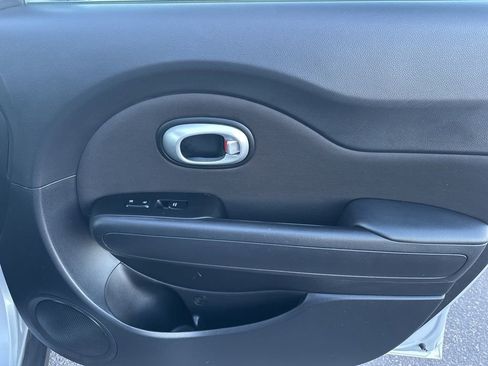 Used 2016 Kia Soul + image 30