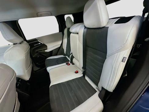 Used 2025 Mitsubishi Outlander SE image 29