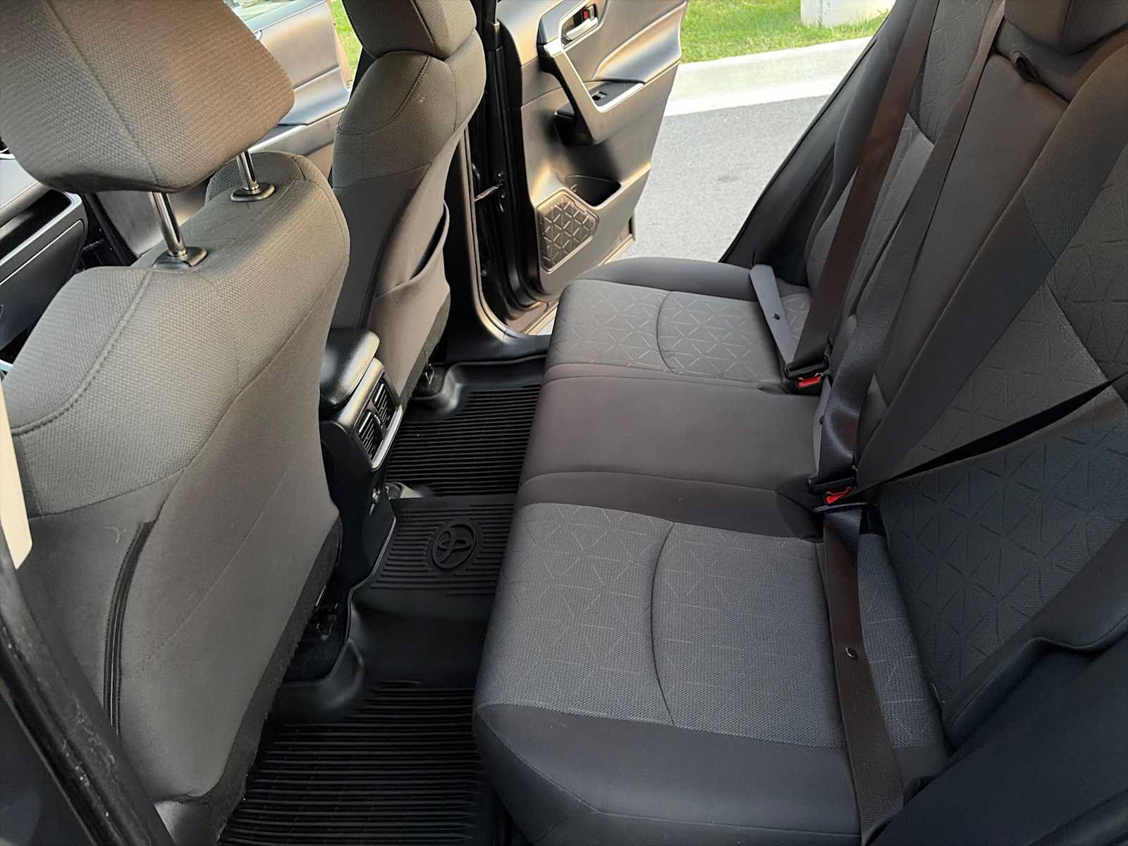 Used 2021 Toyota RAV4 XLE w/ Convenience Package AWD/4WD image 22