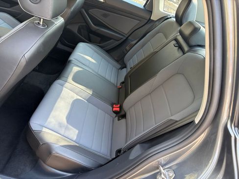 Used 2025 Volkswagen Jetta SE image 36