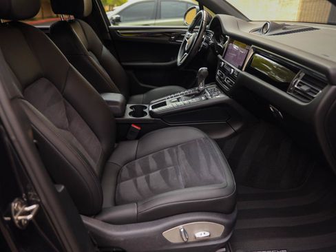Used 2021 Porsche Macan AWD/4WD image 49