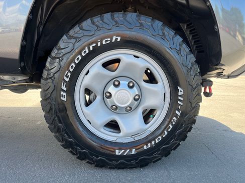 Used 2018 Toyota Tacoma SR w/ SR Convenience Package RWD image 27