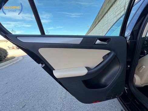 Used 2018 Volkswagen Jetta Wolfsburg Edition image 39