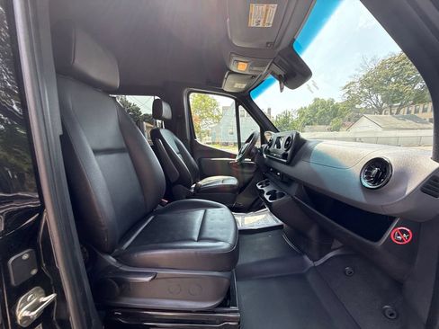 Used 2019 Mercedes-Benz Sprinter 2500 w/ Acoustic Package image 19