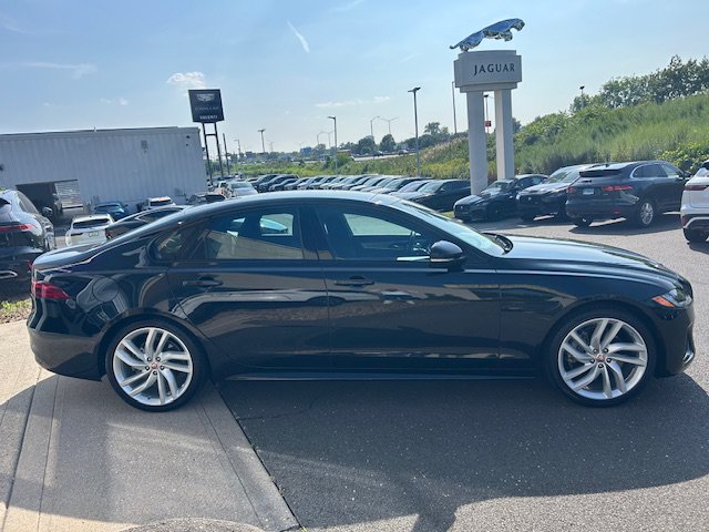 Certified 2022 Jaguar XF R-Dynamic SE AWD/4WD image 7