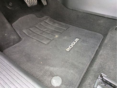 Used 2021 Nissan Rogue SV image 17