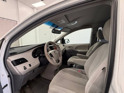 Used 2014 Toyota Sienna LE FWD image 8