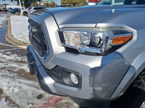 Used 2017 Toyota Tacoma SR5 image 10