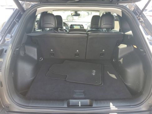 Used 2019 Jeep Cherokee Limited image 8