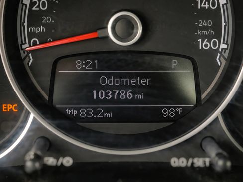 Used 2018 Volkswagen Beetle 2.0T S FWD image 19