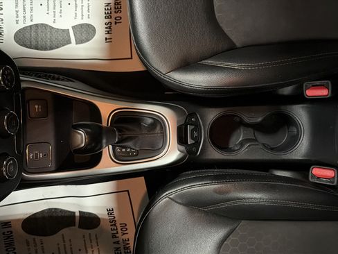 Used 2018 Jeep Compass Latitude FWD image 20
