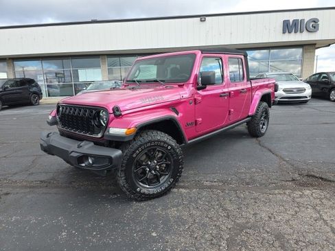 Used 2024 Jeep Gladiator Sport image 2