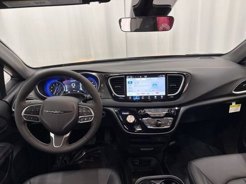 New 2026 Chrysler Voyager LX image 8