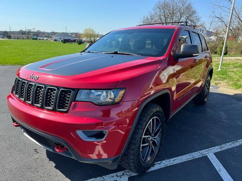 Used 2018 Jeep Grand Cherokee Trailhawk image 2