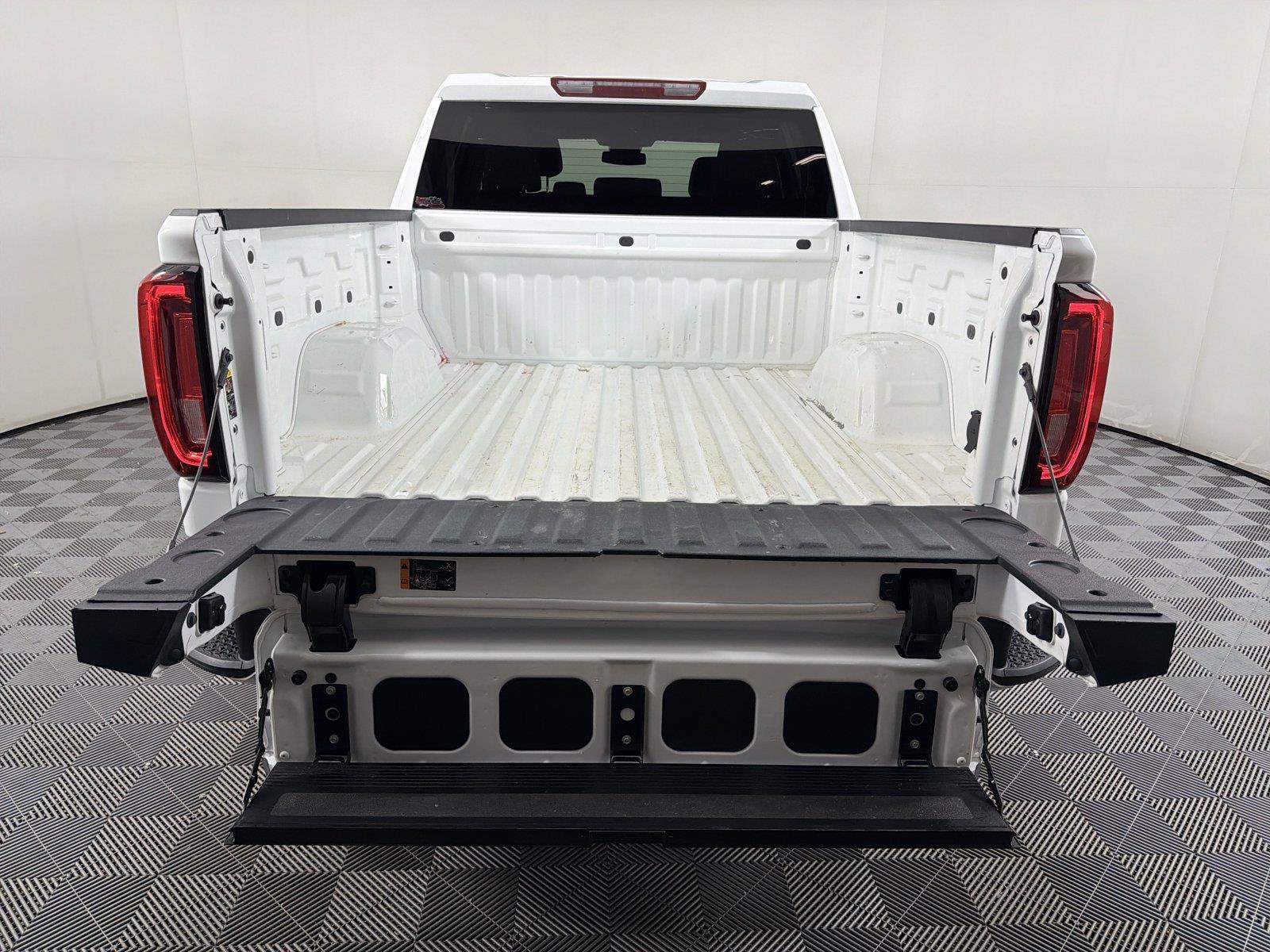 Certified 2026 GMC Sierra 1500 SLT AWD/4WD image 16