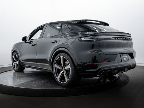 New 2026 Porsche Cayenne S image 3