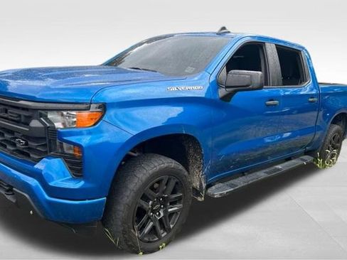 Used 2022 Chevrolet Silverado 1500 Custom AWD/4WD image 2