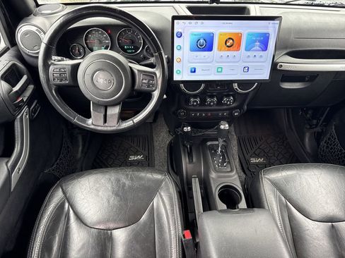Used 2015 Jeep Wrangler Unlimited Sahara w/ Dual Top Group AWD/4WD image 22