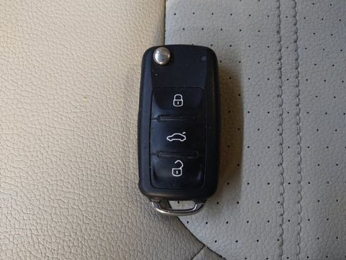 Used 2015 Volkswagen Passat 1.8T SE image 32