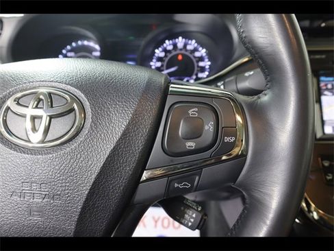 Used 2015 Toyota Avalon Limited image 25