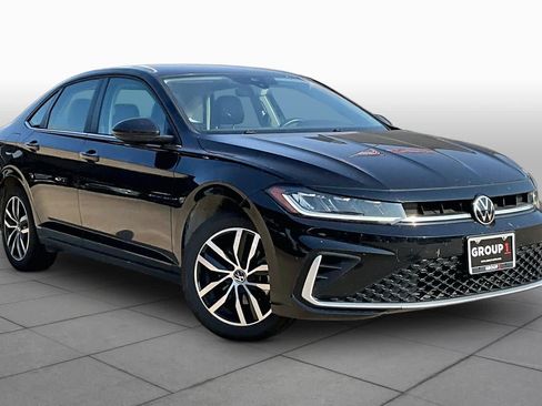 Used 2025 Volkswagen Jetta SE FWD image 2