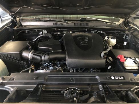Used 2018 Toyota Tacoma SR5 image 11