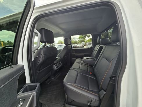 Used 2025 Ford F250 Lariat w/ Black Appearance Package image 9