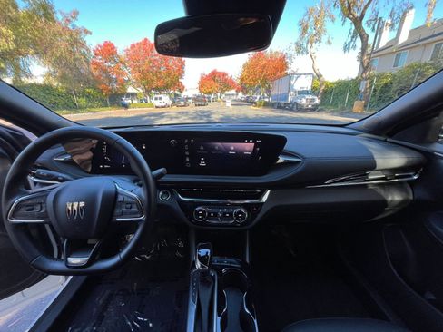 Used 2025 Buick Envista Sport Touring image 31