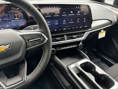 New 2026 Chevrolet Equinox EV LT image 15