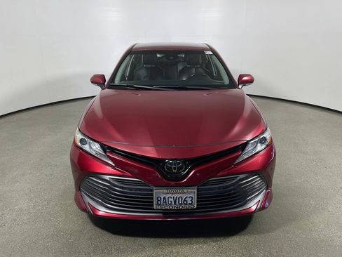 Certified 2018 Toyota Camry XLE FWD image 8