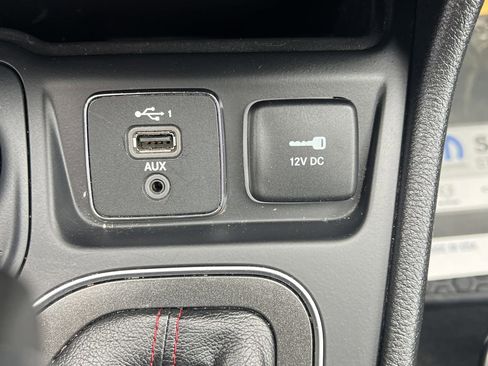 Used 2021 Jeep Cherokee Trailhawk image 22