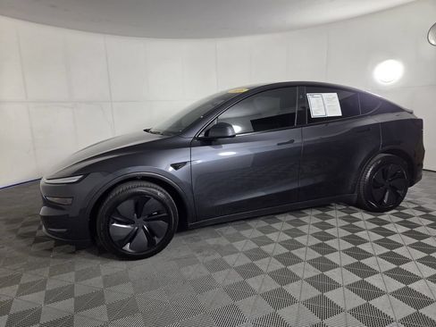 Used 2026 Tesla Model Y AWD image 8