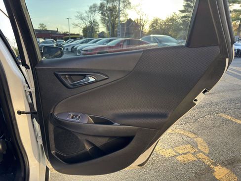 Used 2022 Chevrolet Malibu LT FWD image 37