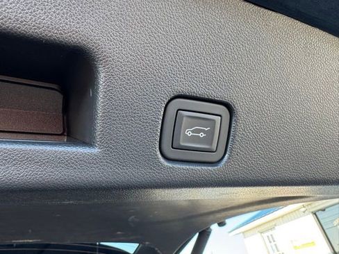 Used 2025 GMC Acadia Elevation image 25