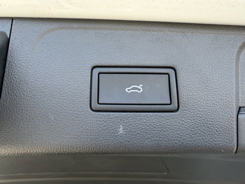 Used 2025 Volkswagen Atlas SE w/ Panoramic Sunroof Package image 40