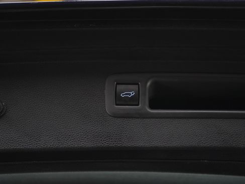 Used 2022 Toyota Highlander XLE image 19