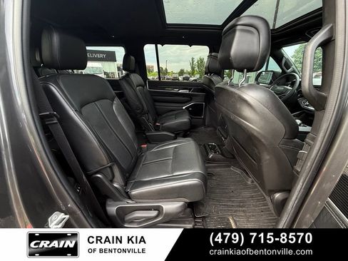 Used 2022 Jeep Wagoneer Series III w/ Premium Group I AWD/4WD image 28