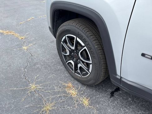Used 2025 Jeep Compass Trailhawk AWD/4WD image 21