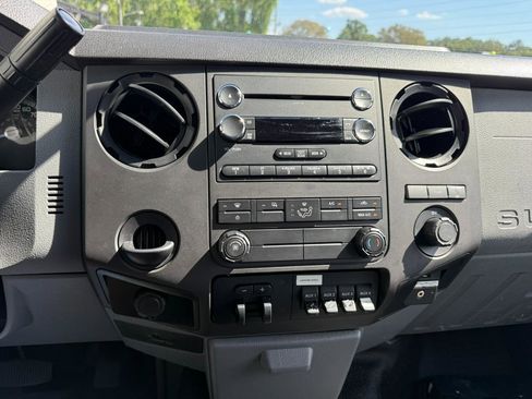 Used 2014 Ford F450 XL w/ Power Equipment Group image 47