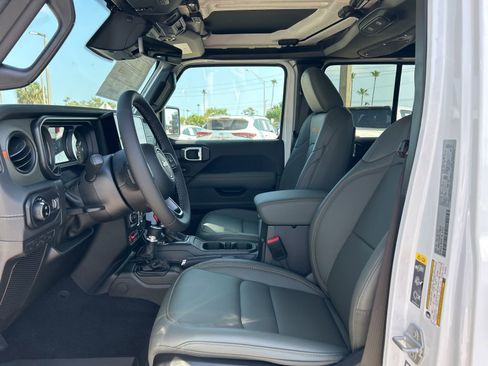 New 2026 Jeep Gladiator Mojave image 9