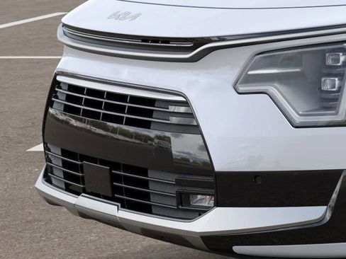 New 2025 Kia Niro SX Touring image 12