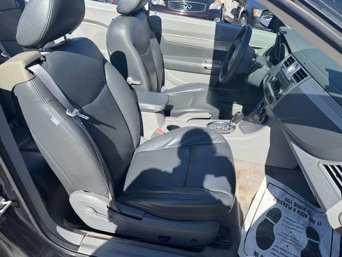 Used 2008 Chrysler Sebring LX image 16