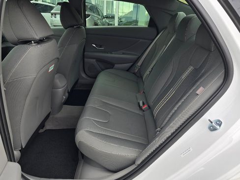 New 2025 Hyundai Elantra SEL image 10