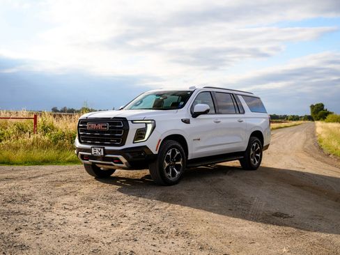 Used 2025 GMC Yukon XL AT4 AWD/4WD image 25
