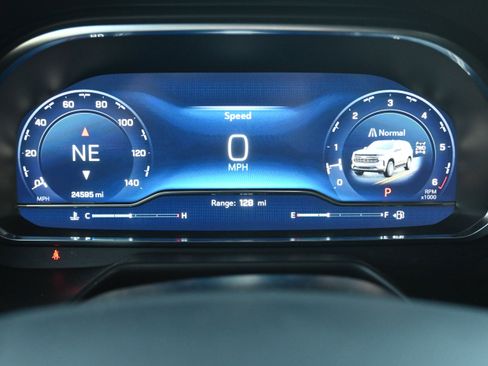 Used 2024 Chevrolet Tahoe Z71 w/ Luxury Package image 12