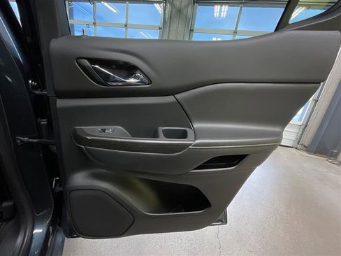 Used 2019 GMC Acadia SLT image 24