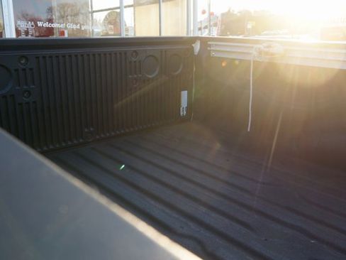 Used 2024 Nissan Titan SV w/ SV Convenience Package image 93