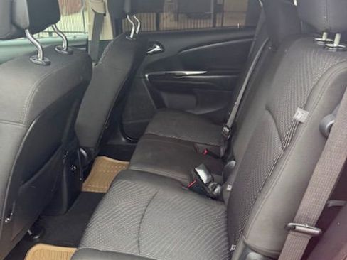 Used 2020 Dodge Journey SE w/ SE Popular Equipment Group image 7