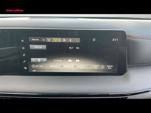 New 2025 Nissan Kicks SR w/ Illumination Package FWD image 19