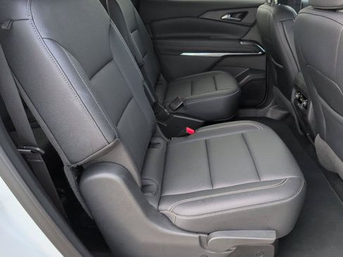 Used 2025 Chevrolet Traverse LT AWD/4WD image 38